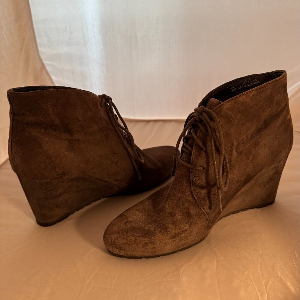 Clarks Suede Lace-up Ankle Boots with a Wedge Heel - Size 8 Medium